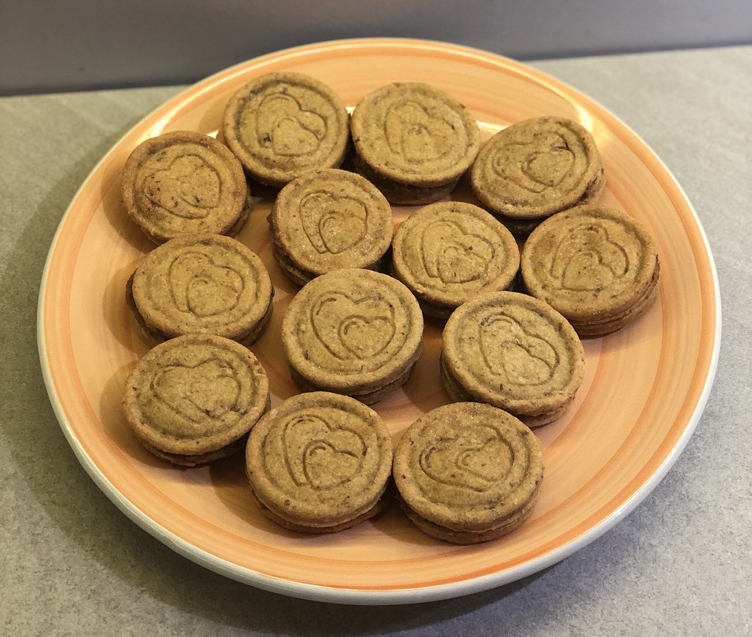 biscotti con crema alle nocciole